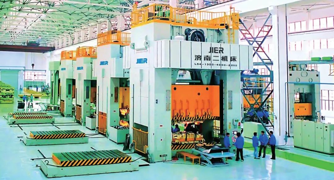 一種緊湊自動沖壓線“T 形”移動伺服壓力機工作臺方案